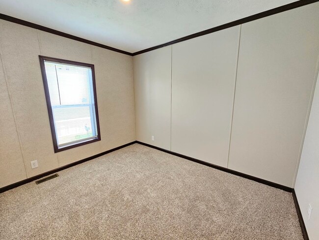 Building Photo - 46000 Geddes Rd