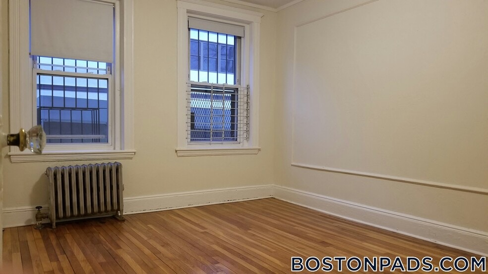 Building Photo - 8 Vinal St