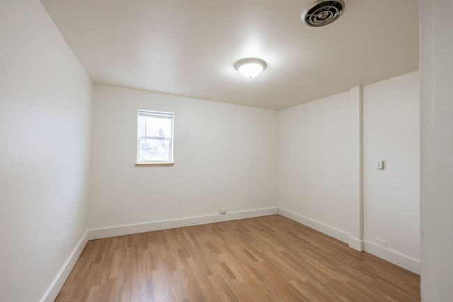 Building Photo - 2 BED 1 BATH DUPLEX IN ST ANTHONY