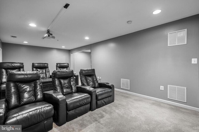 Building Photo - 21375 Lookout Dr