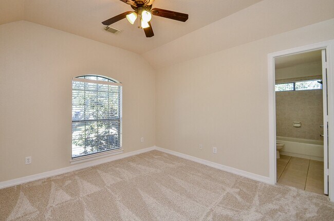 Building Photo - 5615 Bent Arbor Ln