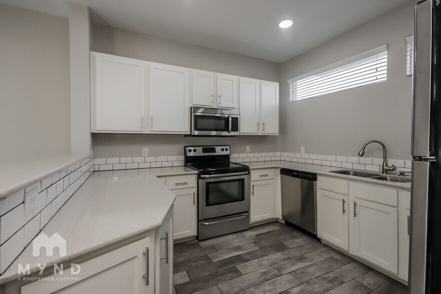 Building Photo - 1730 N Reno Dr