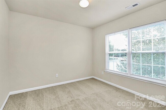 Building Photo - 10741 Mountain Springs Dr