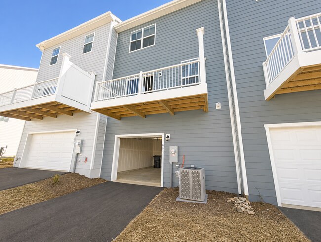 Building Photo - Modern Blacksburg Townhome with Garage, Balcony, Internet & Water Included with the Rent