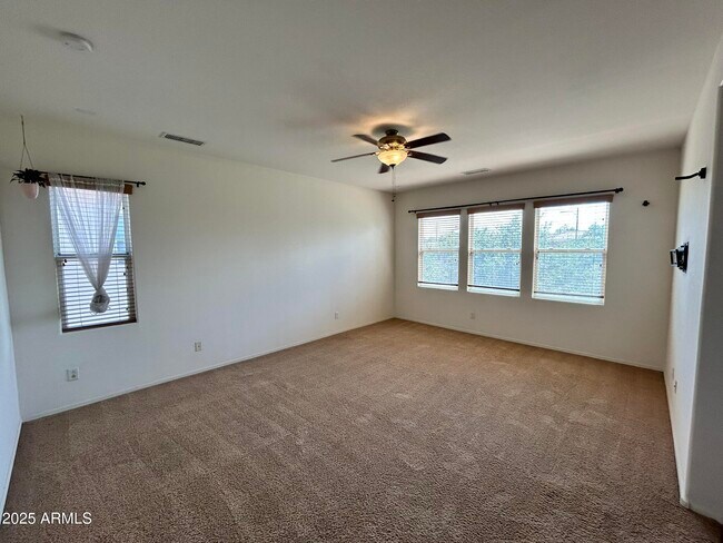 Building Photo - 1129 E Park Ave