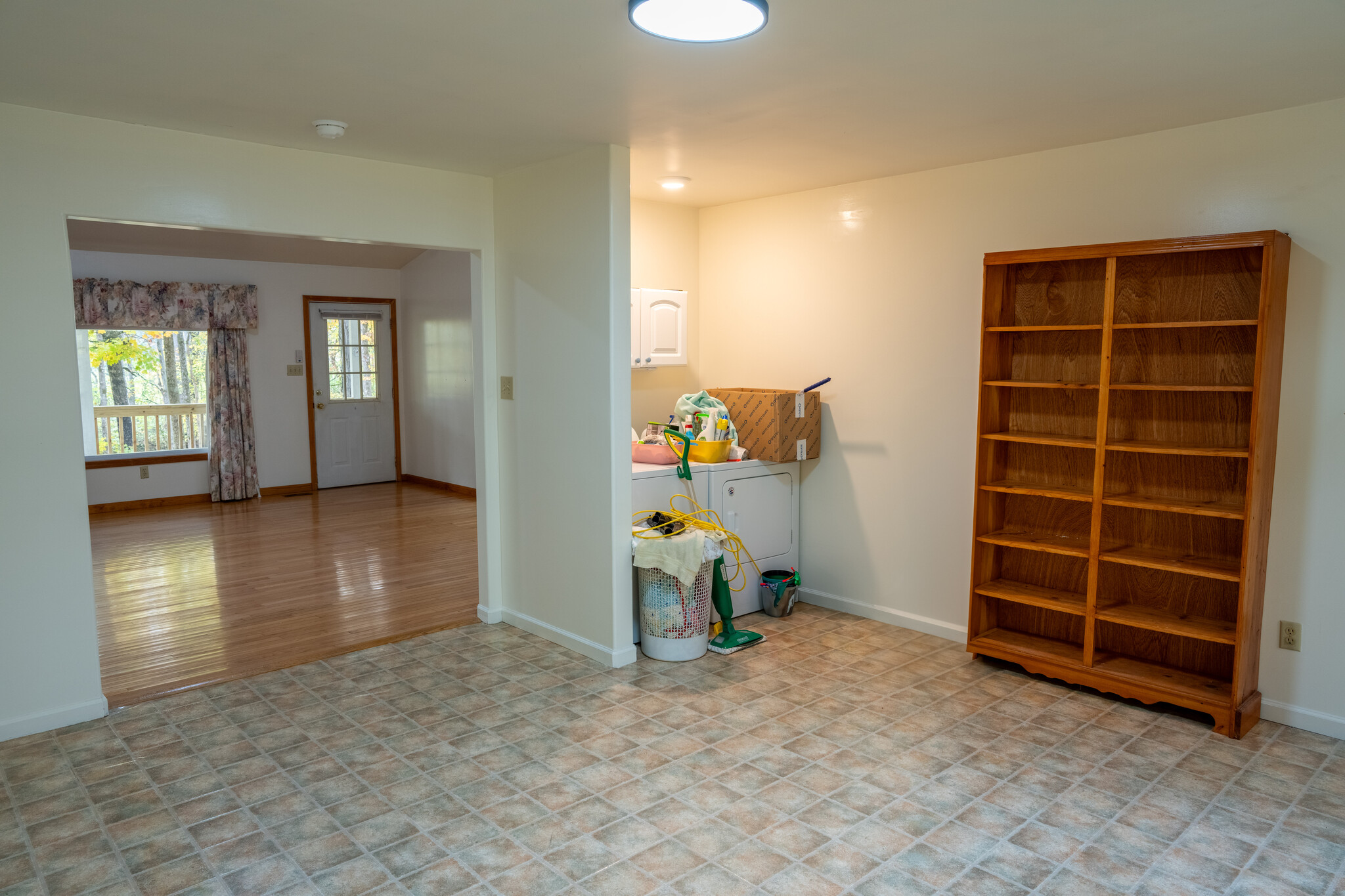 Sunroom/Utility/Bonus Room Washer and Dryer included - 1077 Keener Rd