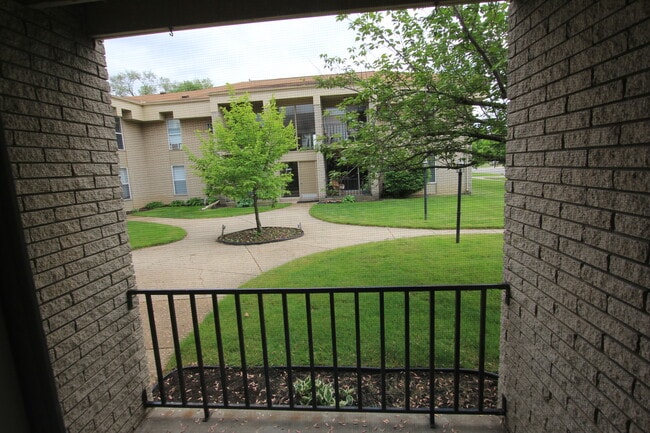 Building Photo - Campbell Manor