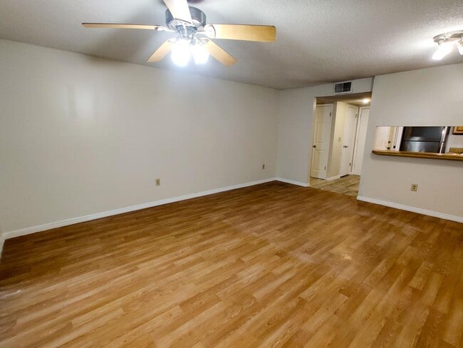 Building Photo - 117 Crown Point Cir