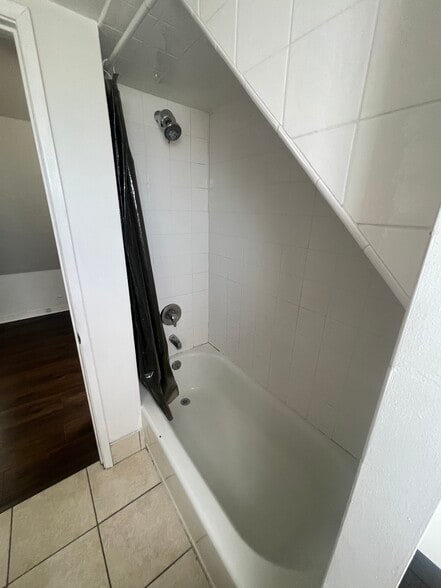 Building Photo - 1131 E Whiting Ave