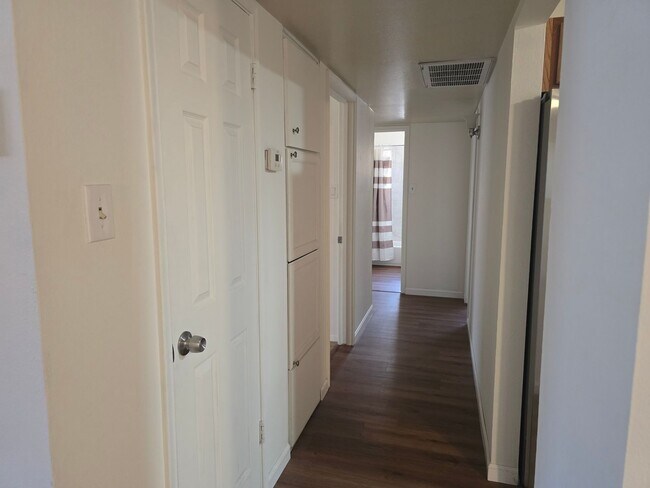 Building Photo - Beautiful 5 bedroom and 2 bath home in Pho...