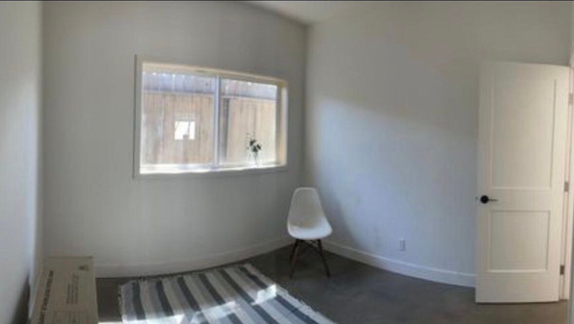 Building Photo - 69 Oak St