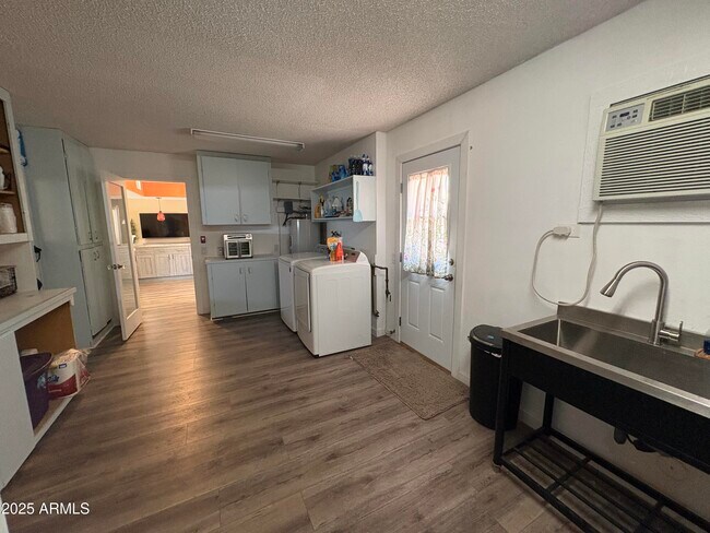 Building Photo - 16425 N Orchard Hills Dr