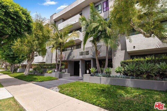 Building Photo - 12115 San Vicente Blvd