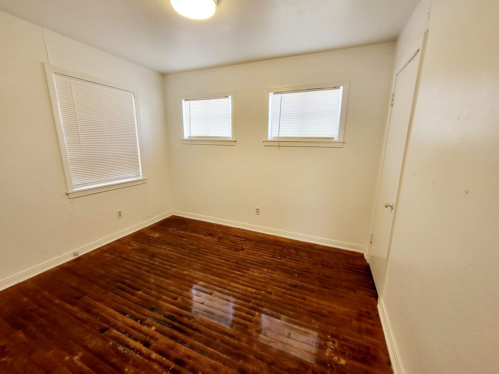 Building Photo - 127 20th Plz