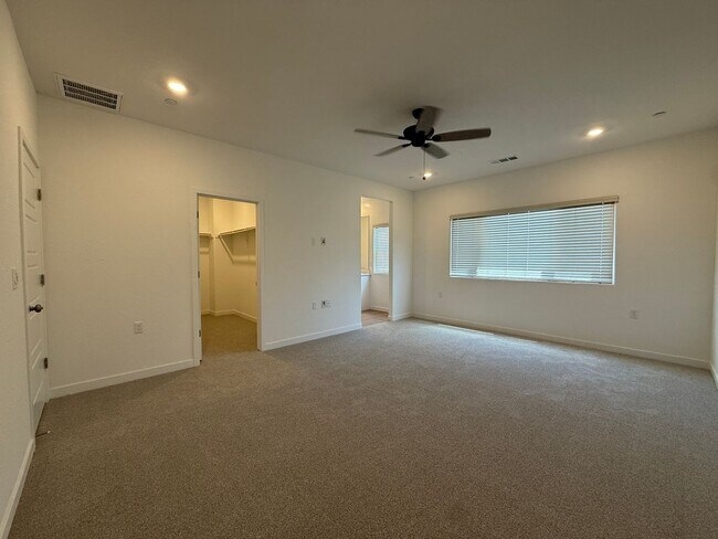 Building Photo - Brand new stunning 4-bedroom, 2.5-bathroom home in the desirable Clovis, CA
