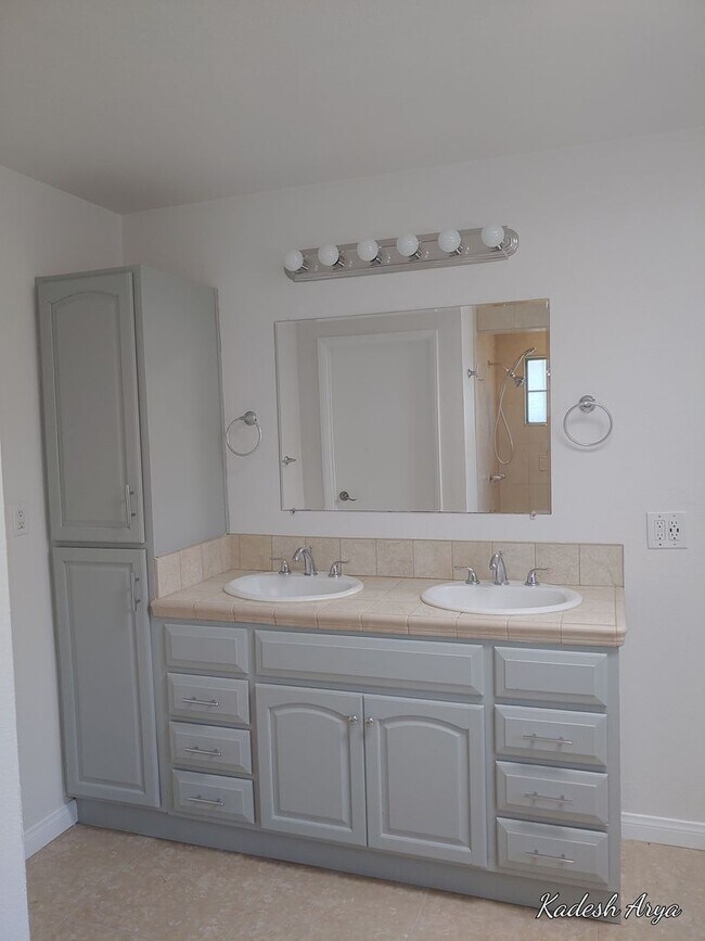 Building Photo - Built for 6 | Walk to San Diego State University | 5BR House + Yard