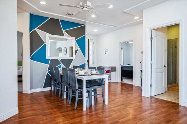 Building Photo - 3 BR + Bonus, Fully furnished, Includes Ut...