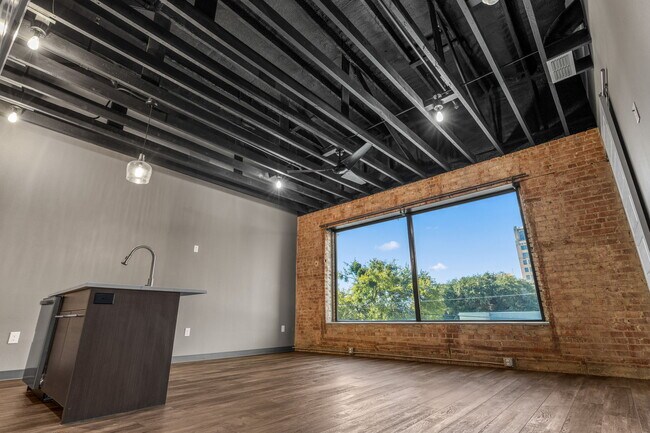 Building Photo - 901 9th St