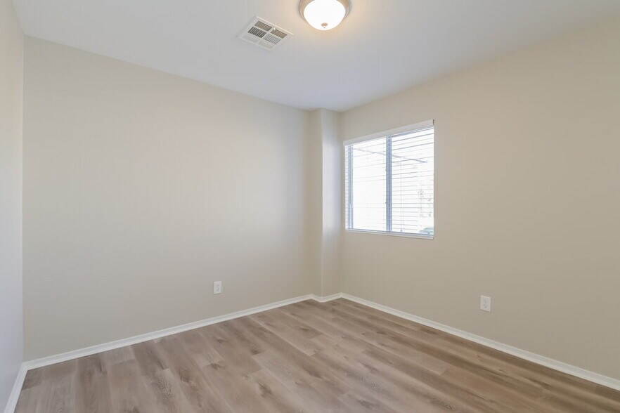 Building Photo - 8932 Spinning Wheel Ave
