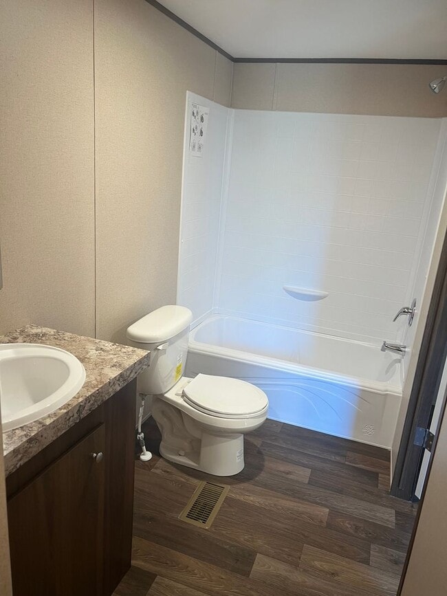 Building Photo - AVAILABLE NOW & SUPER close to Downtown Aynor!