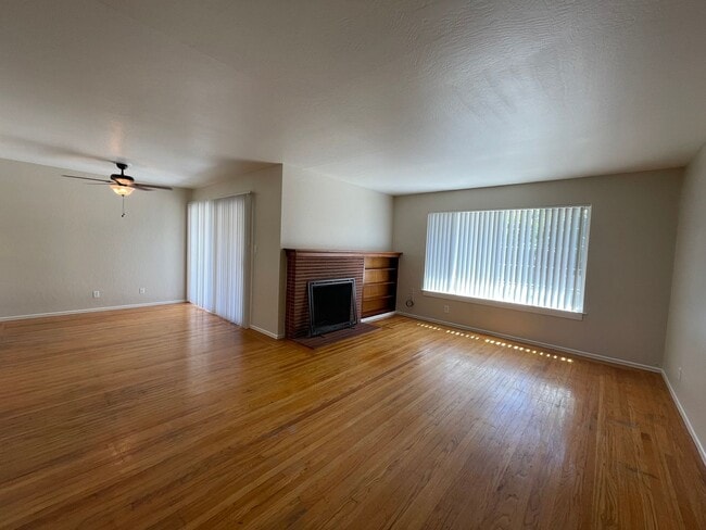 Building Photo - Single Story 3 Bedroom, 2 Bath Single Story Home with Huge Backyard!