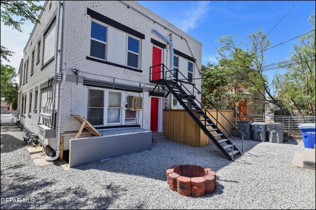 Building Photo - 615 Arizona Ave