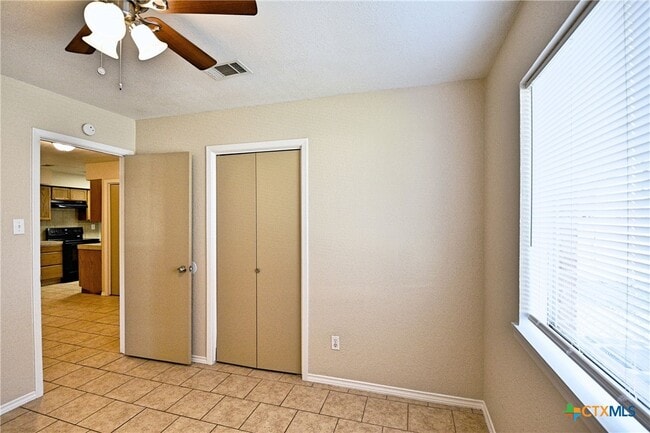 Building Photo - 525 Buttercup Ln