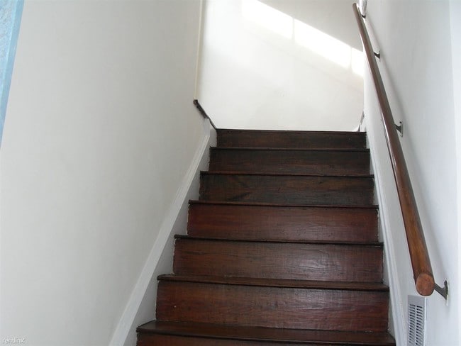 Building Photo - 207 Woodlawn Terrace