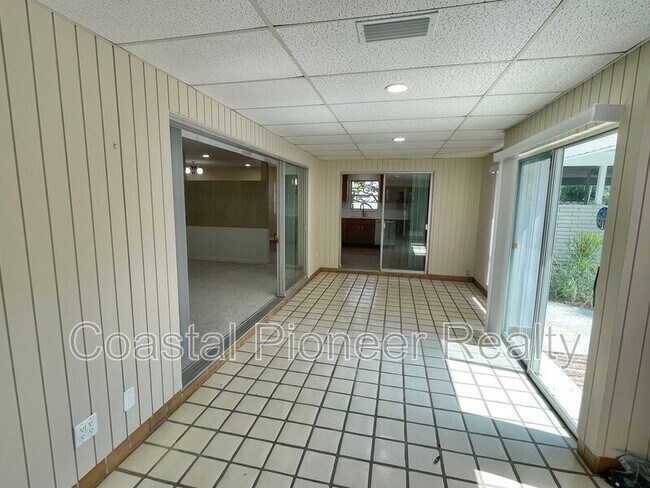 Building Photo - 3602 S Beach Dr