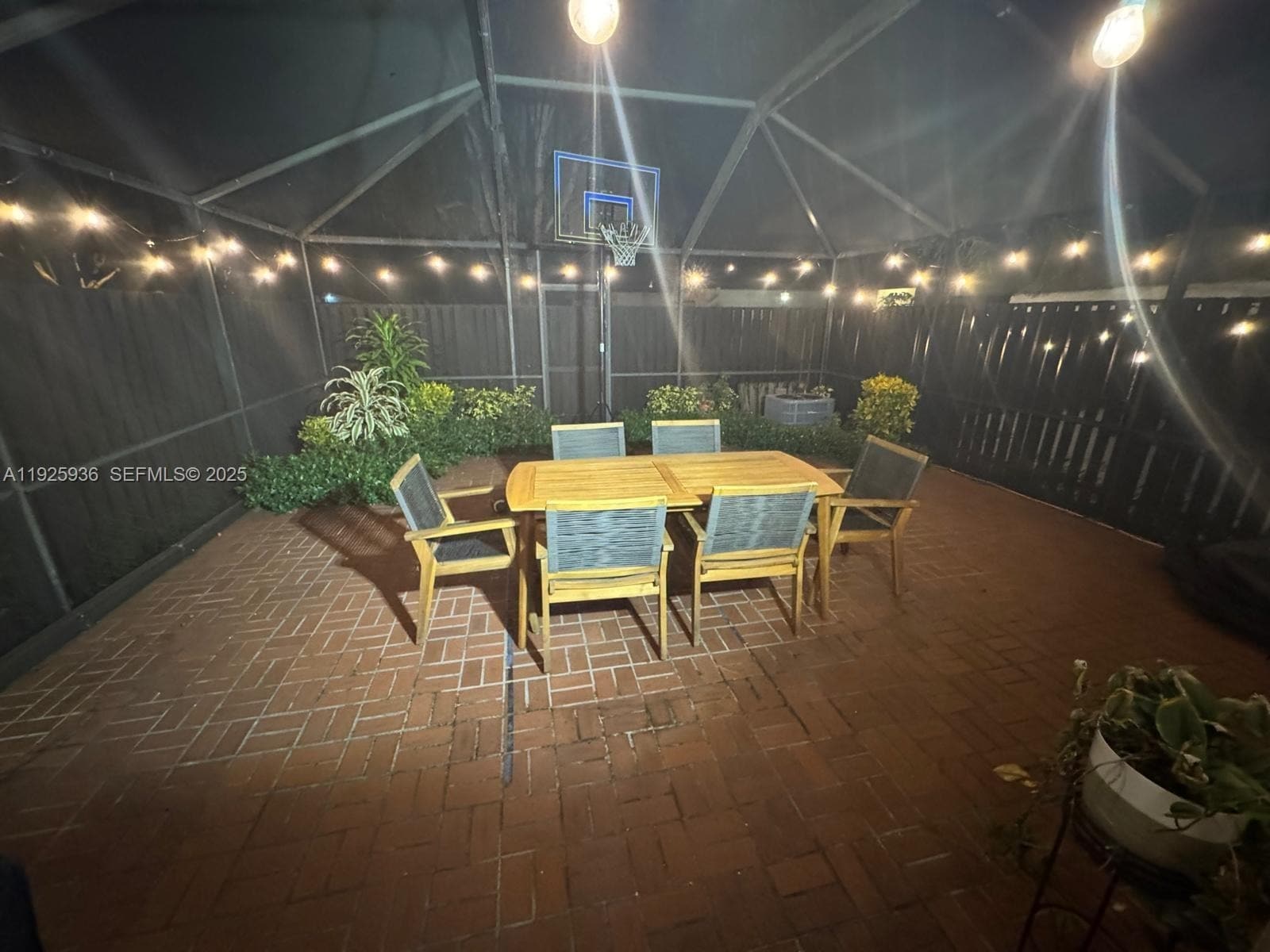 Building Photo - 10161 SW 137th Ct