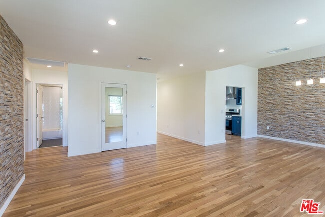 Building Photo - 5400 W 82nd St