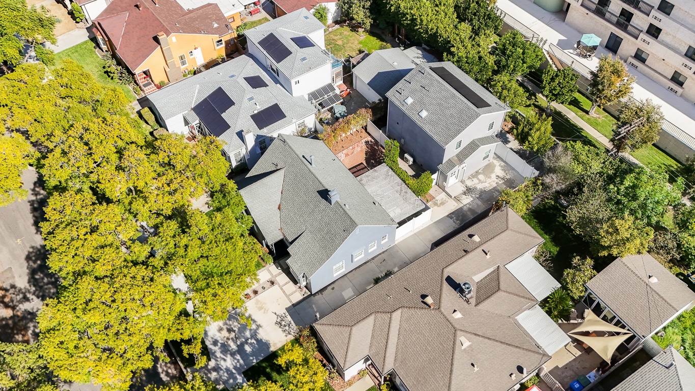 Building Photo - 3938 S Victoria Ave