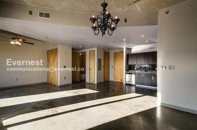 Building Photo - 600 12th Ave S