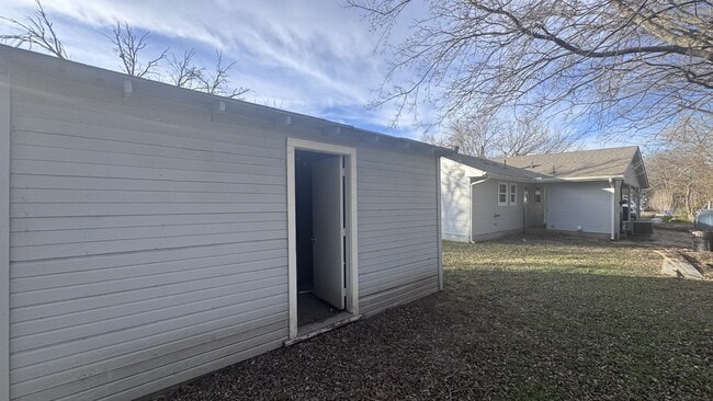 Building Photo - 3503 Division St