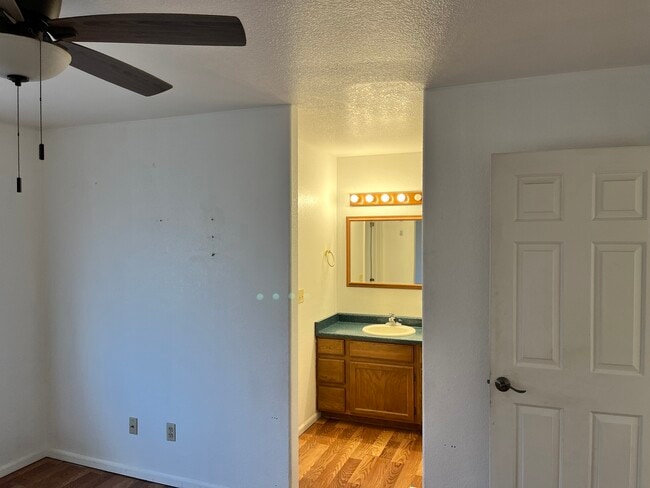 Building Photo - 517 Broadview Dr