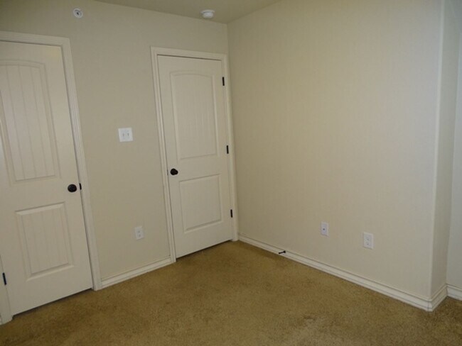 Building Photo - 6619 Arancione Ave