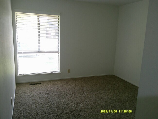 Building Photo - 390 S Almond St