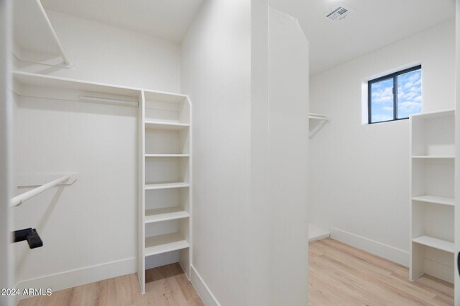 Building Photo - 1643 W Griswold Rd