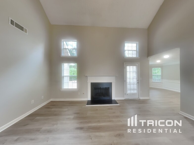 Building Photo - 12513 Lakeside Pkwy