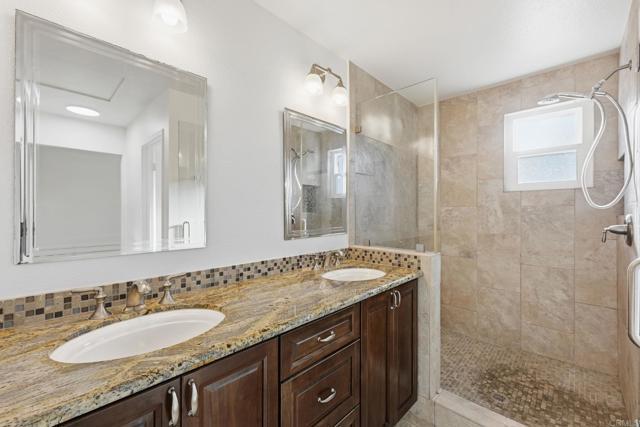 Building Photo - 819 Daphne Ct