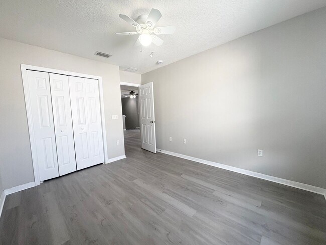 Building Photo - Huge 3BR Winter Springs Townhouse ~ Gated Community ~ Pool ~ Great Schools!