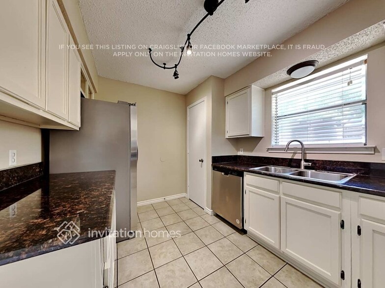 Building Photo - 2512 Bayberry Ln