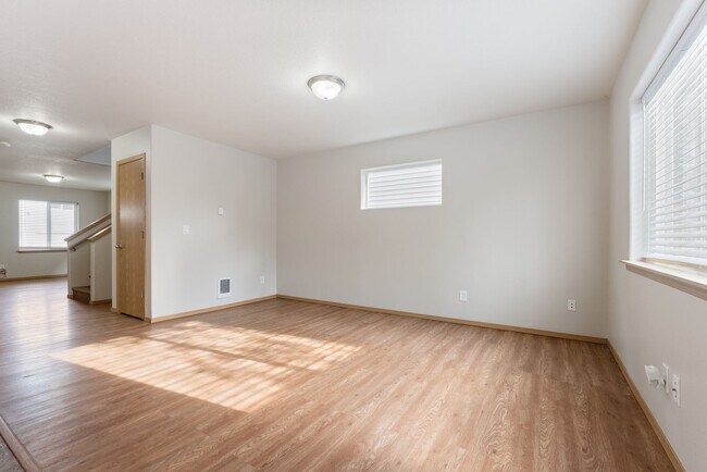 Building Photo - Beautiful 4bed/2.5bath - 1/2 OFF First months rent!