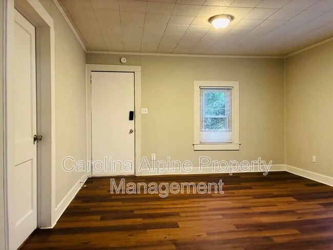 Building Photo - 2554 Hemphill St