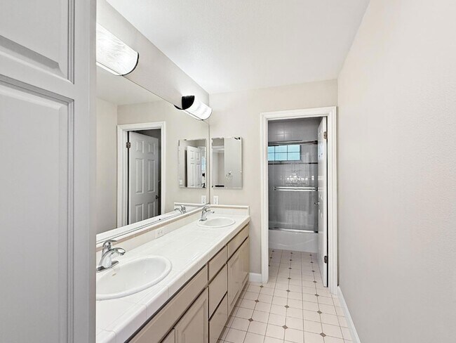 Building Photo - 451 Bryant Ave