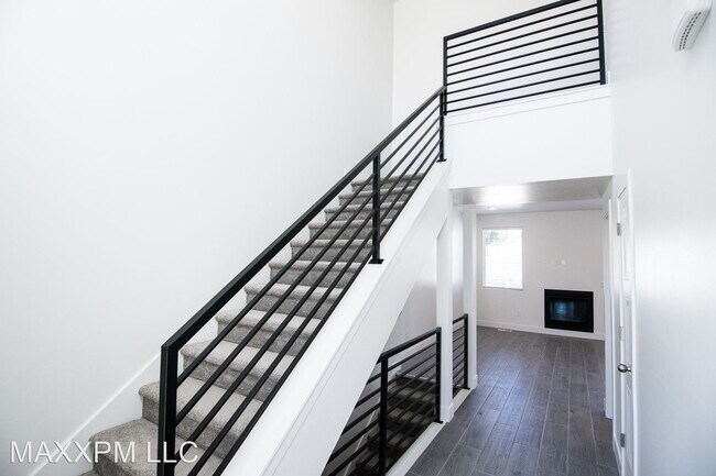 Building Photo - 5 br, 3.5 bath House - 151 W Harvest Villa...