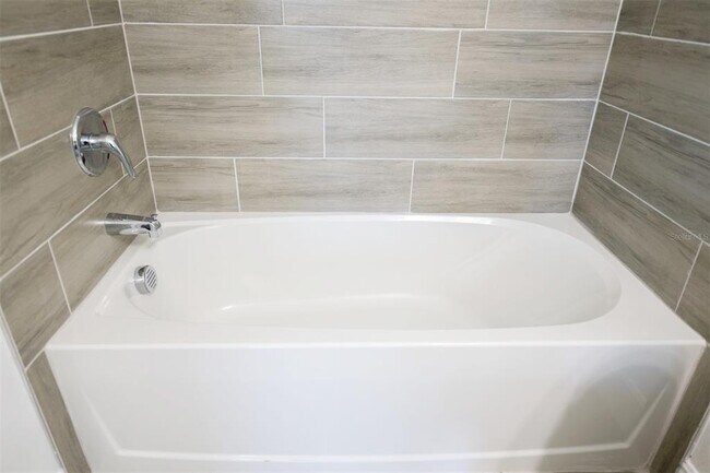 Building Photo - 1736 Pacific Rd