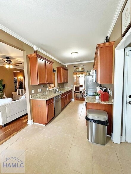 Building Photo - 1102 Sara Ln