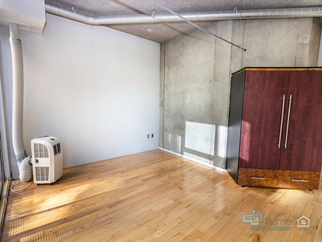 Building Photo - Stylish Urban Studio in the Heart of Downtown Portland