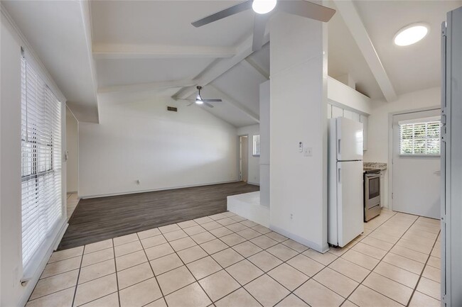 Building Photo - 8803 Westover Club Dr